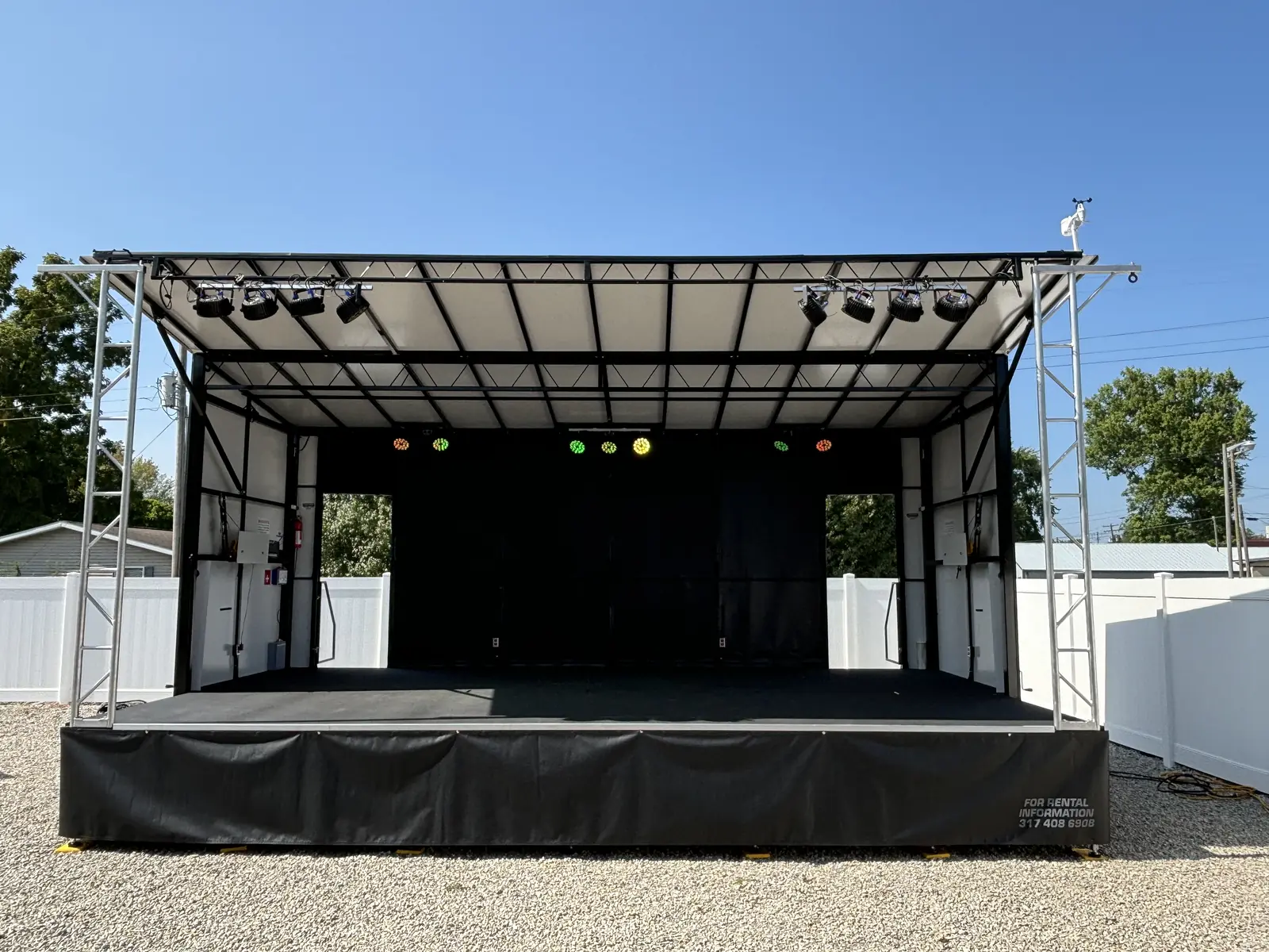 Front elevation of the MidOhio Staging hydraulic mobile stage